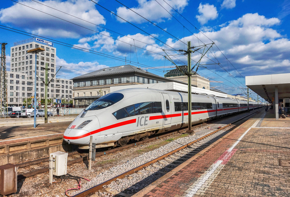406 511-6 (4611) hält als ICE 104  ICE International  (Basel SBB - Amsterdam Centraal) in Mannheim Hbf.
Dieser Zug war vereint unterwegs mit ICE 504 (Basel SBB - Dortmund Hbf).
Aufgenommen am 6.4.2017.