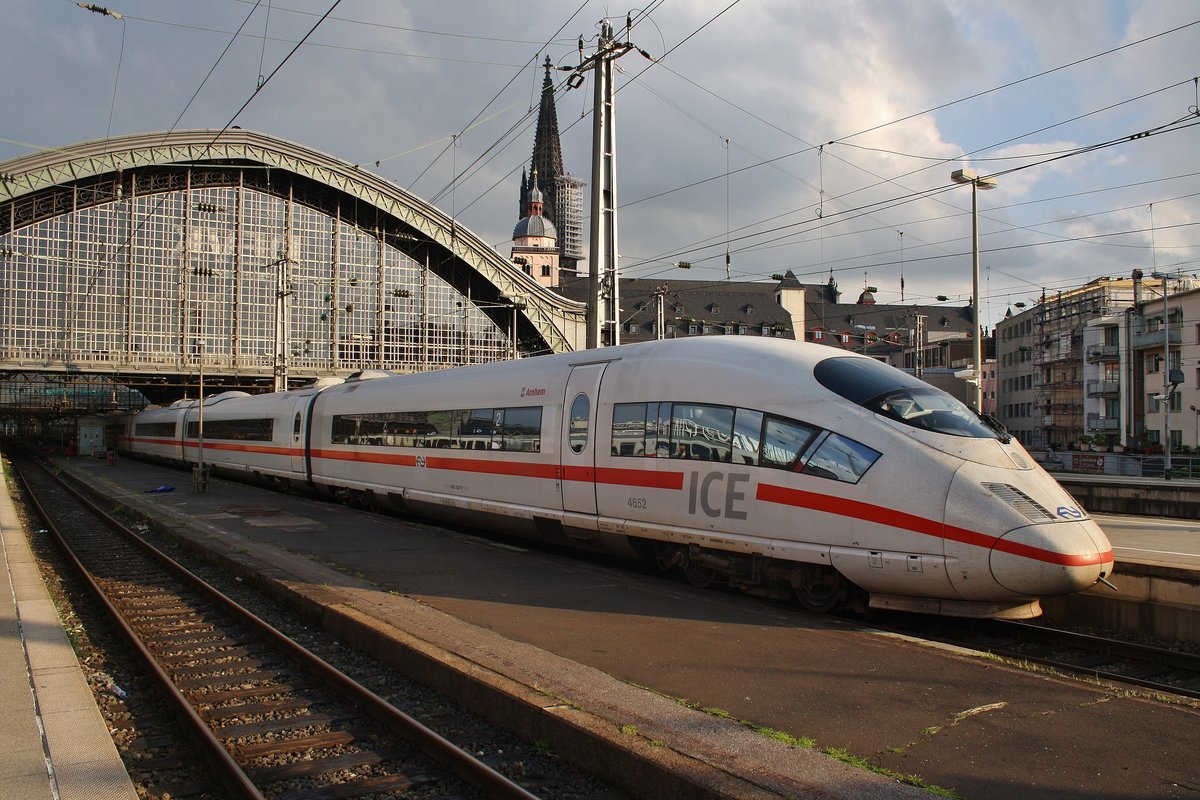 406 552-0  Arnhem  steht am 2.7.2017 als ICE10 von Frankfurt(Main) Hauptbahnhof nach Bruxelles Midi im Kölner Hauptbahnhof.