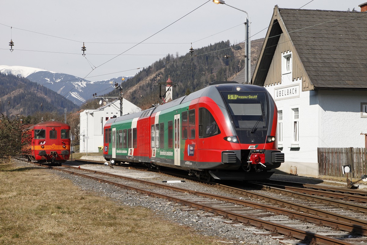 4062 002 fährt am 9.03.2015 aus dem Bahnhof Übelbach aus.