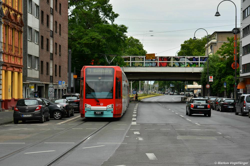 4065 als Linie 1 auf Wendefahrt gegen die normalerweise übliche Fahrtrichtung auf der Aachener Straße am 14.06.2020.