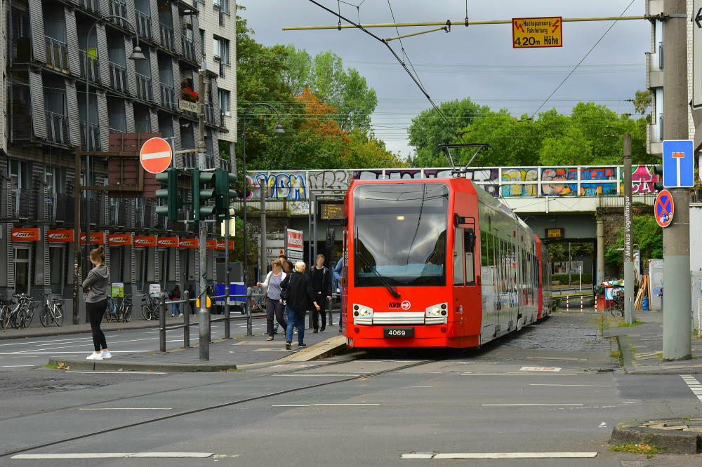 4069 wurde die Ganzreklame  Flamme - Küchen und Möbel  entfernt. Hier zu sehen an der Moltkestraße am 27.08.2018.
