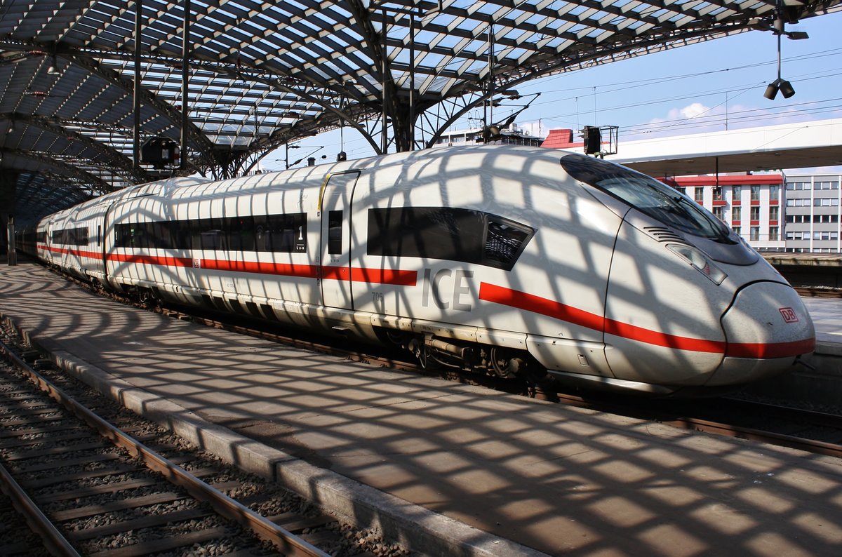 407 005-8 erreicht am 25.05.2019 als ICE816 von Frankfurt(Main) Hauptbahnhof den Kölner Hauptbahnhof.