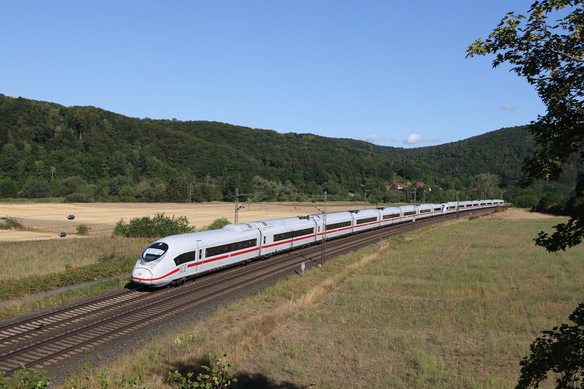 407 010 aus Gemünden kommend am 5. August 2022 bei Harrbach am Main.