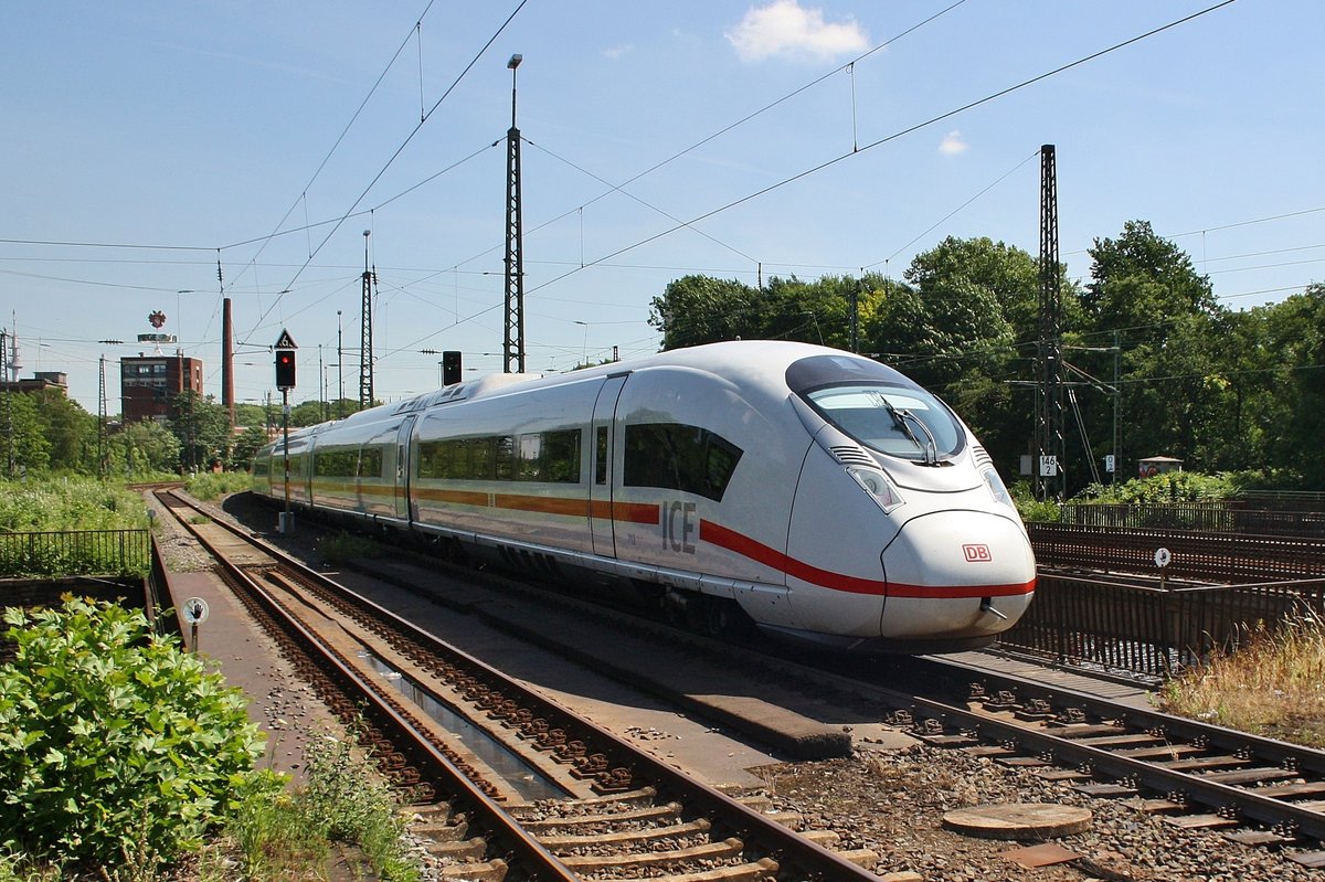 407 012-4 fährt am 3.7.2017 als ICE916 von Stuttgart Hauptbahnhof nach Dortmund Hauptbahnhof aus dem Bochumer Hauptbahnhof aus.
