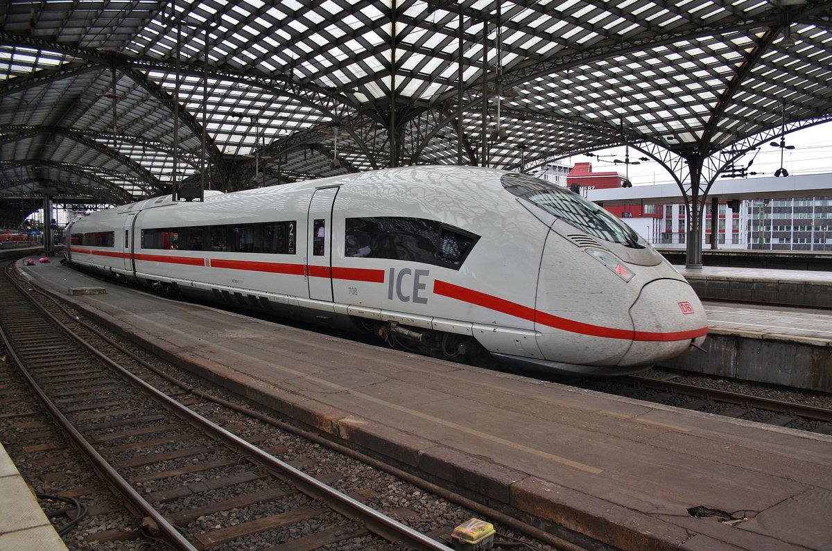 407 508-1 steht am 2.7.2017 als ICE513 von Münster(Westf) Hauptbahnhof nach München Hauptbahnhof im Kölner Hauptbahnhof. 
