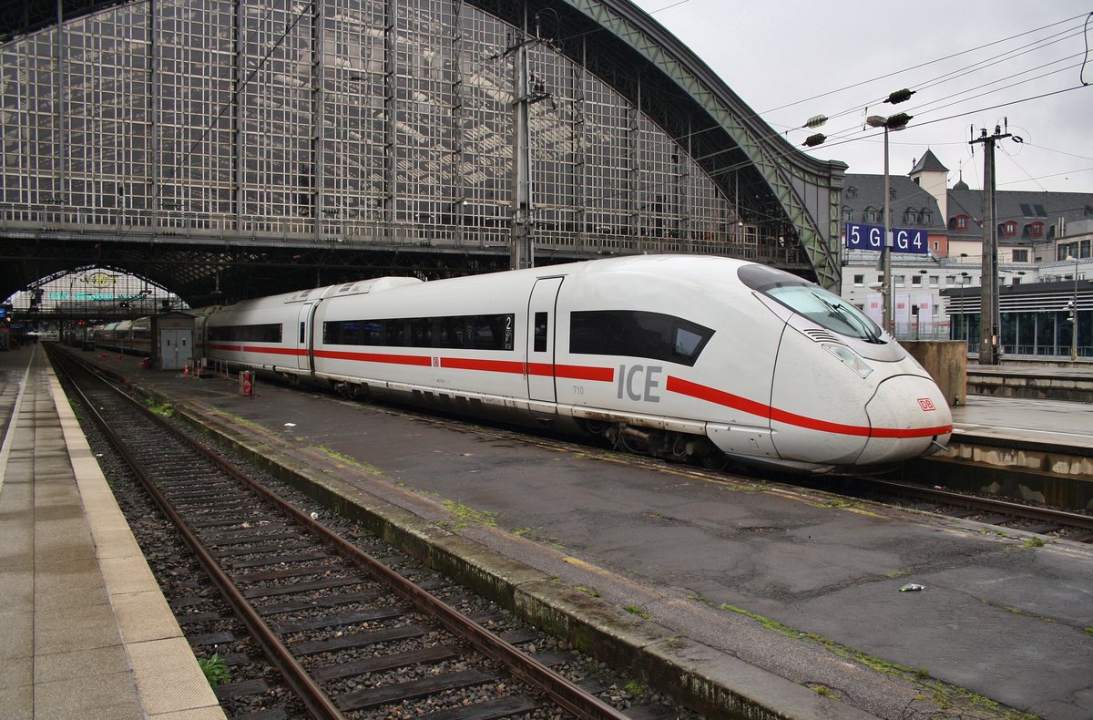 407 510-7 und 407 012-4 stehen am 1.7.2017 als ICE516 von München Hauptbahnhof nach Dortmund Hauptbahnhof im Kölner Hauptbahnhof. 