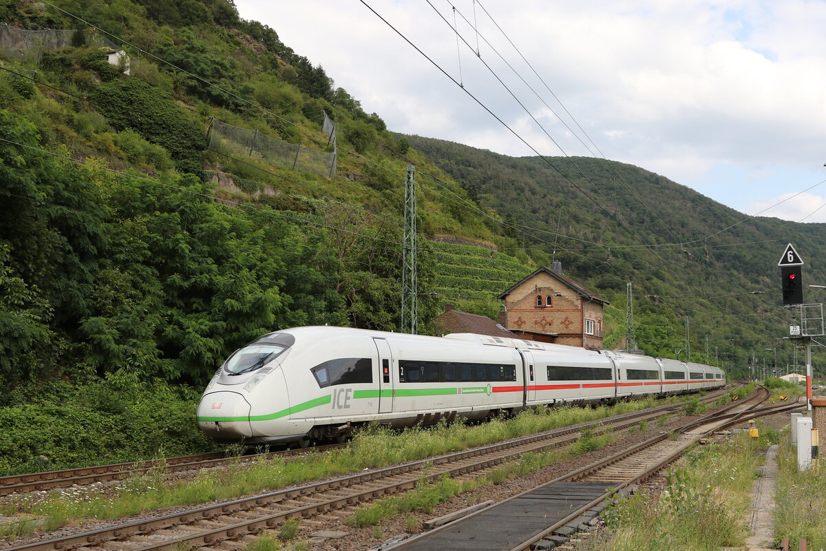 407 514 bei der Einfahrt in Kaub am Rhein am 22. Juli 2021.