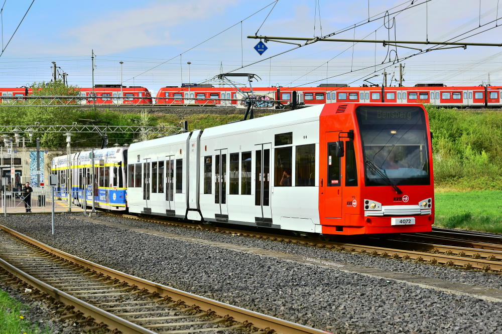 4072 wurde erneut in die aktuellen KVB-Farben lackiert. Hier zu sehen in Weiden West am 16.04.2018.
