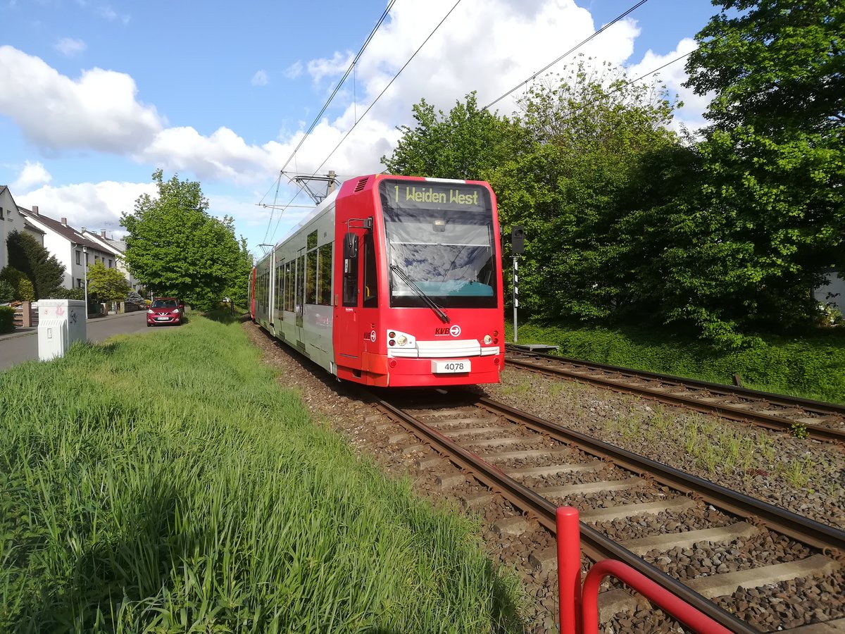 4078 am 28.04.2019 zwischen Refrath und Lustheide am Fußgängerübergang bei einem Bilderbuchwetter.