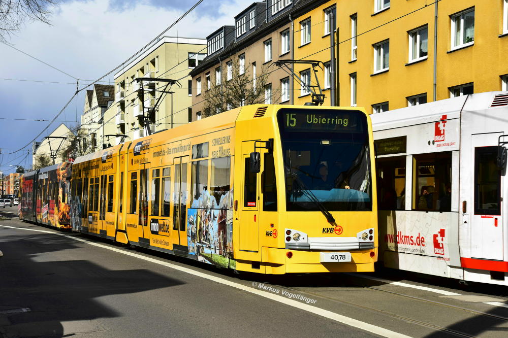 4078 wirbt seit Heute (31.03.2015) für  Immowelt.de . Hier zu sehen als Linie 15 auf der Neusser Straße.

