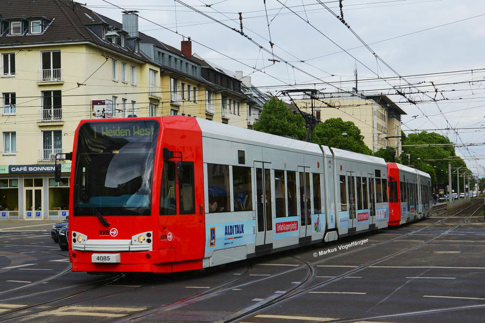 4085 mit neuer Teilreklame  Aldi Talk  auf der Kreuzung Aachener Str./Gürtel am 12.05.2014.