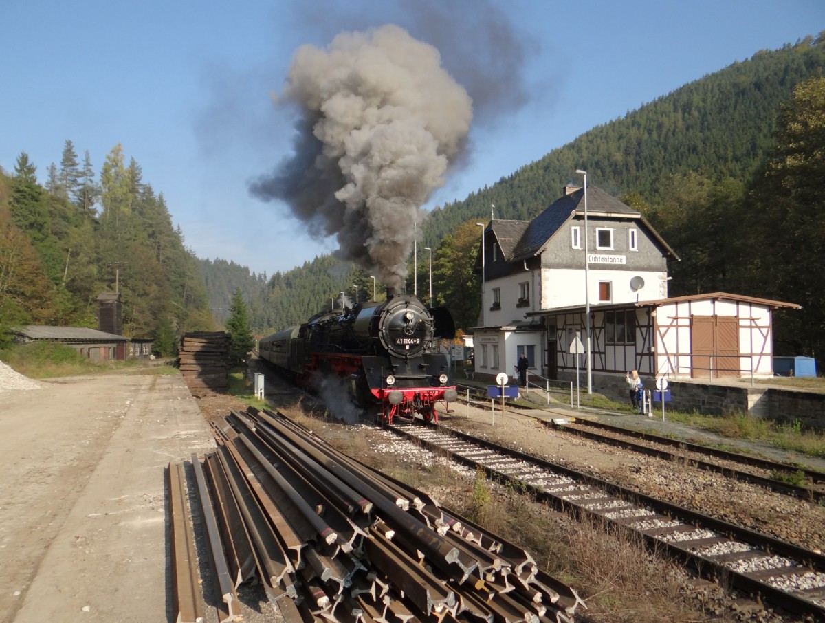 41 1144-9 mit dem Sormitztal-Express zu sehen am 05.10.14 in Grünau Lichtentanner Bahnhof.