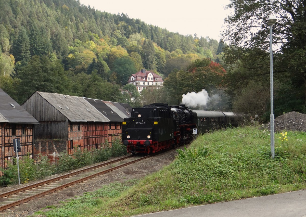 41 1144-9 mit dem Sormitztal-Express zu sehen am 05.10.14 in Leutenberg.