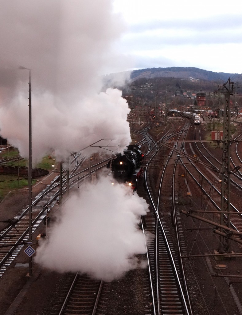 41 1144 beim Rangieren in Saalfeld/Saale am 30.11.13. Sie bespannt an diesem Tag den Wartburg Express.