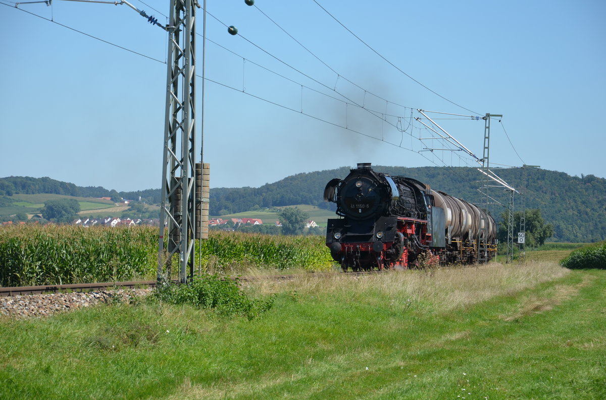 41 1150-6 fährt am 24.08.16 mit einem Kesselwagenzug Richtung Nördlingen, aufgenommen in der Nähe von Möttingen.