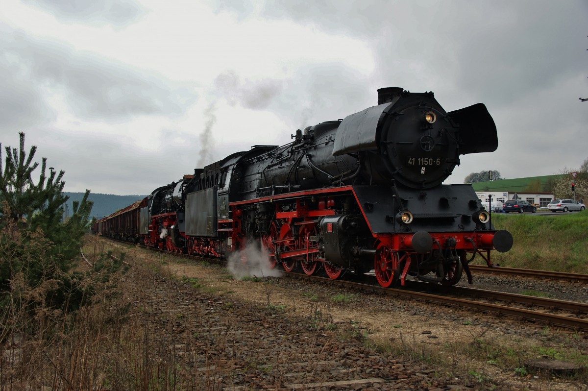 41 1150-6 u.41 1144-9 als Fotogüterzug im Bhf. von Walldorf/Werra am 10.04.14.