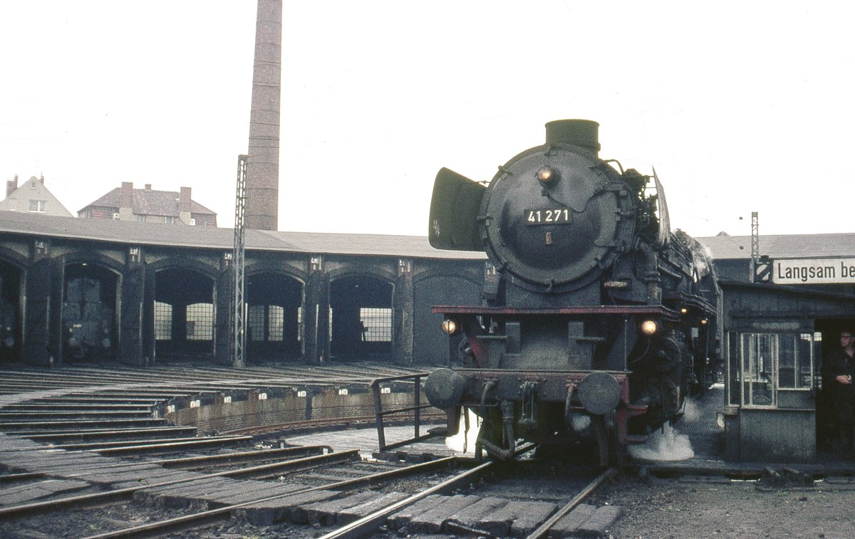 41 271  auf Drehscheibe