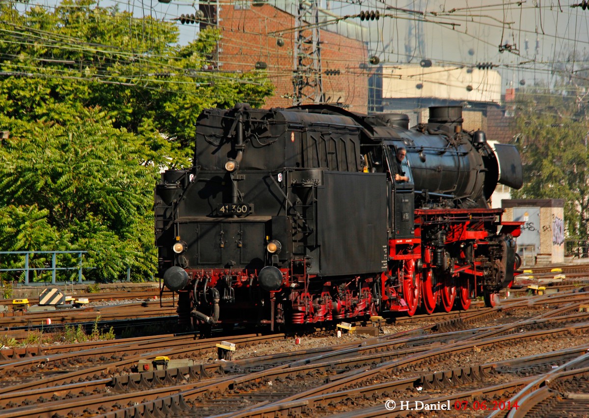 41 360 bei der Einfahrt in K�ln Hbf, Juni 2014.