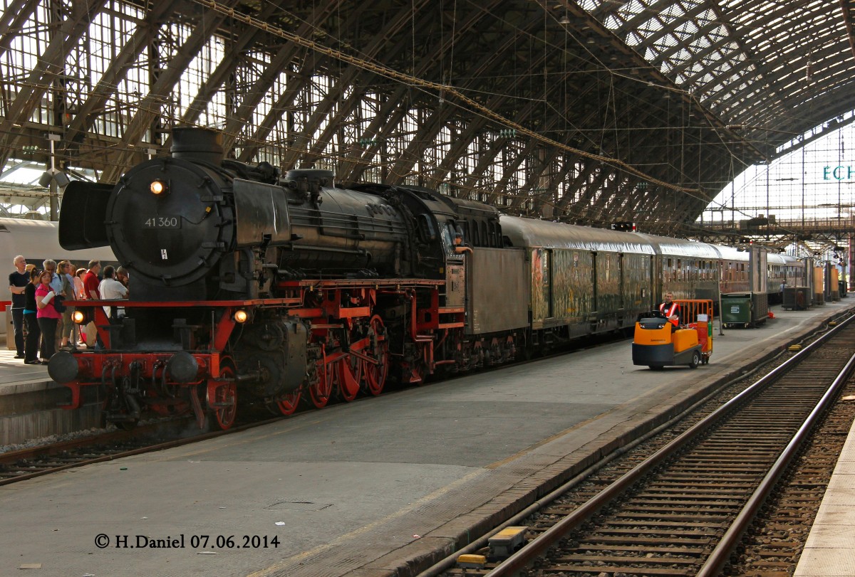 41 360 mit AKE-Sonderzug in K�ln Hbf und fuhr weiter nach R�desheim, Juni 2014.