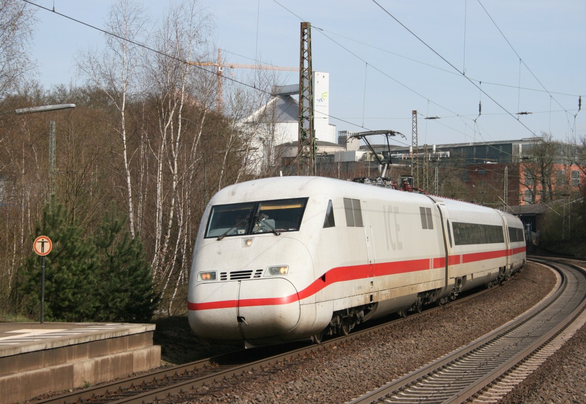 410 101 als LPFT 93227 (Hamburg-Eidelstedt–Minden [Westf]) am 12.04.2015 in Uelzen, aufgenommen vom Bahnsteigende