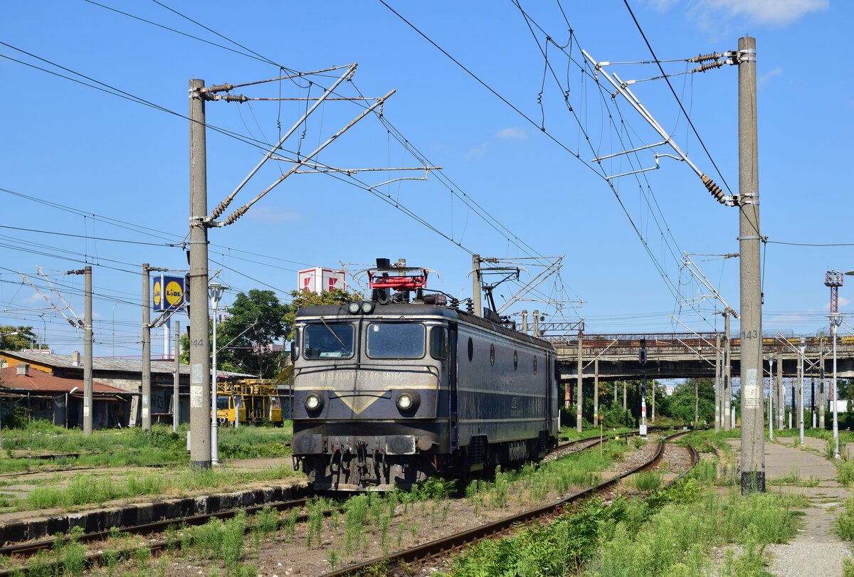 410 112-3 rangiert in Ploiesti in Gleis 5.

Ploiesti 29.07.2026