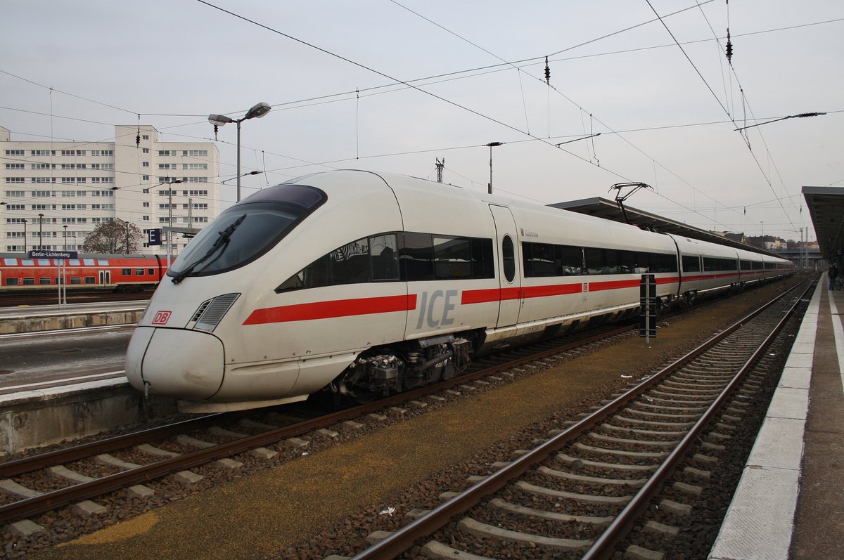 411 009-4  Güstrow  fährt am 11.2.2017 als ICE1731 von Erfurt Hauptbahnhof nach Stralsund Hauptbahnhof in Berlin Lichtenberg ein.