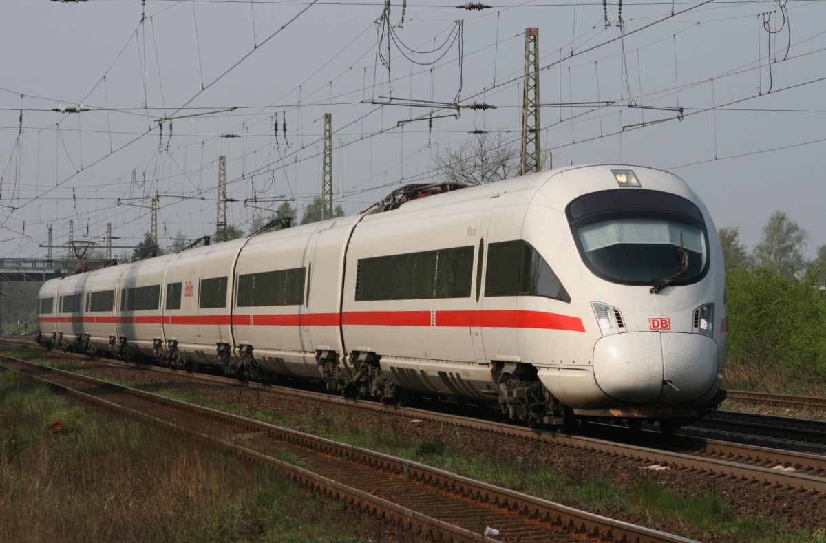 411 055 als ICE 2800 (Stuttgart–Hamburg, Ersatzzug fr ICE 774) am 15.04.2009 in Eschede