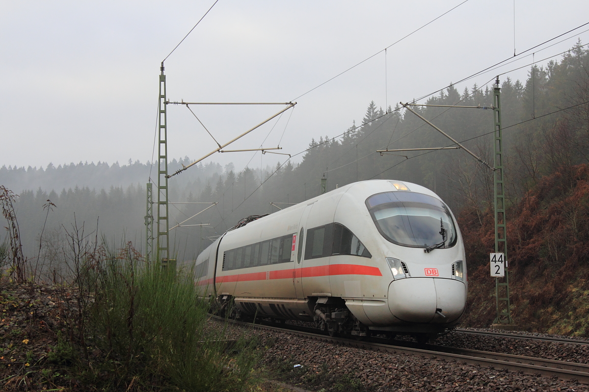 411 056  Waren (Müritz)  bei Steinbach im Frankenwald am 03.12.2015.