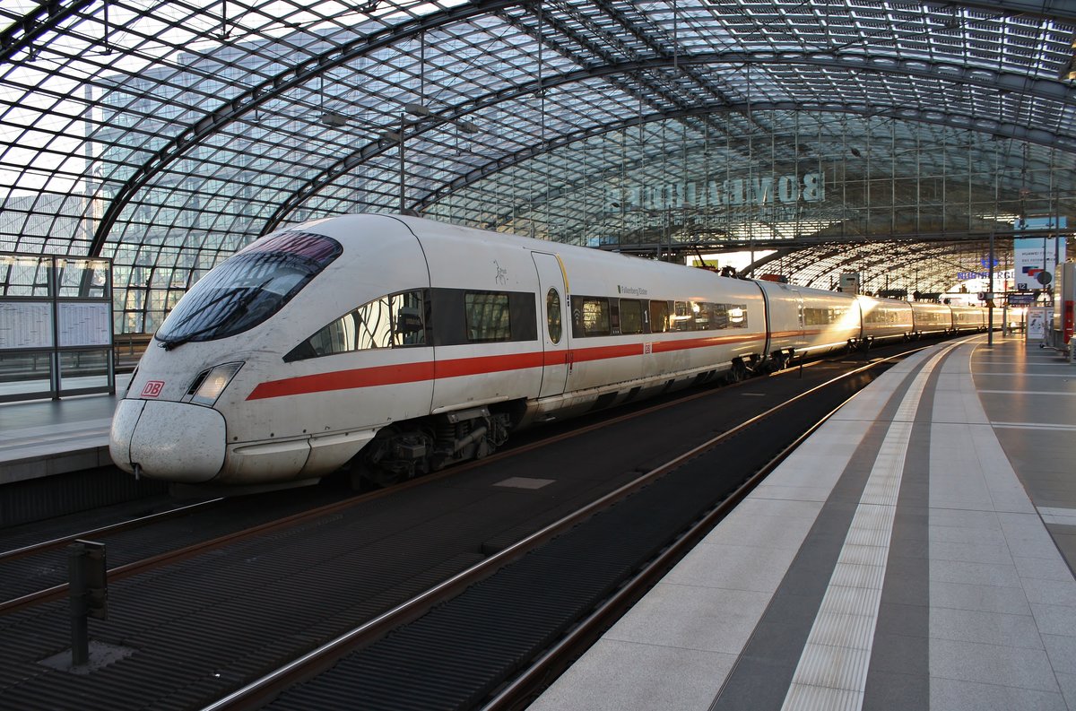 411 058-1  Falkenberg/Elster  steht am 19.4.2019 als ICE1691 von Berlin Ostbahnhof nach Frankfurt(Main) Flughafen Fernbahnhof im Berlin Hauptbahnhof bereit. 