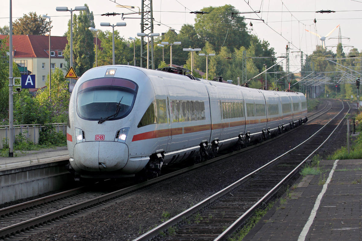 411 064-9 als ICE 1529 nach Köln Hbf. bei der Einfahrt in Recklinghausen 25.7.2014