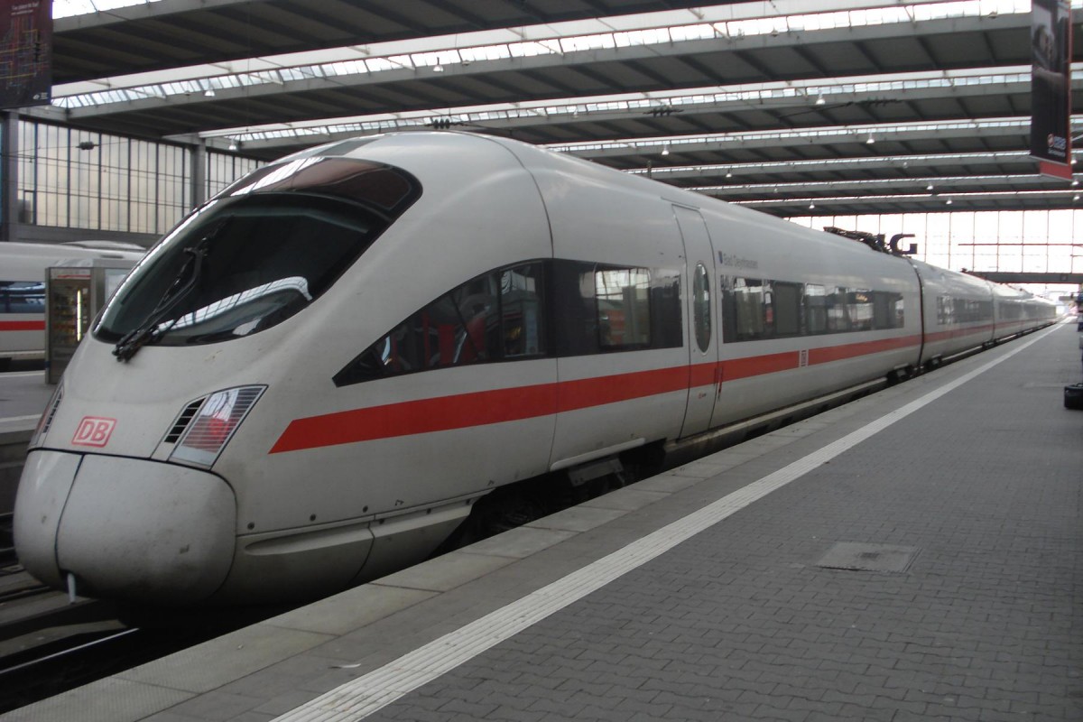 411 065 als ICE 1604 München-Hamburg Altona in München Hbf (22.11.2012)