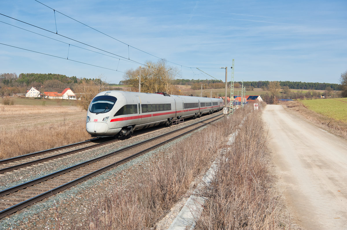 411 069  Tutzing  mit einem unbekannt gebliebenen ICE bei Oberhessbach Richtung Ansbach, 23.02.2019