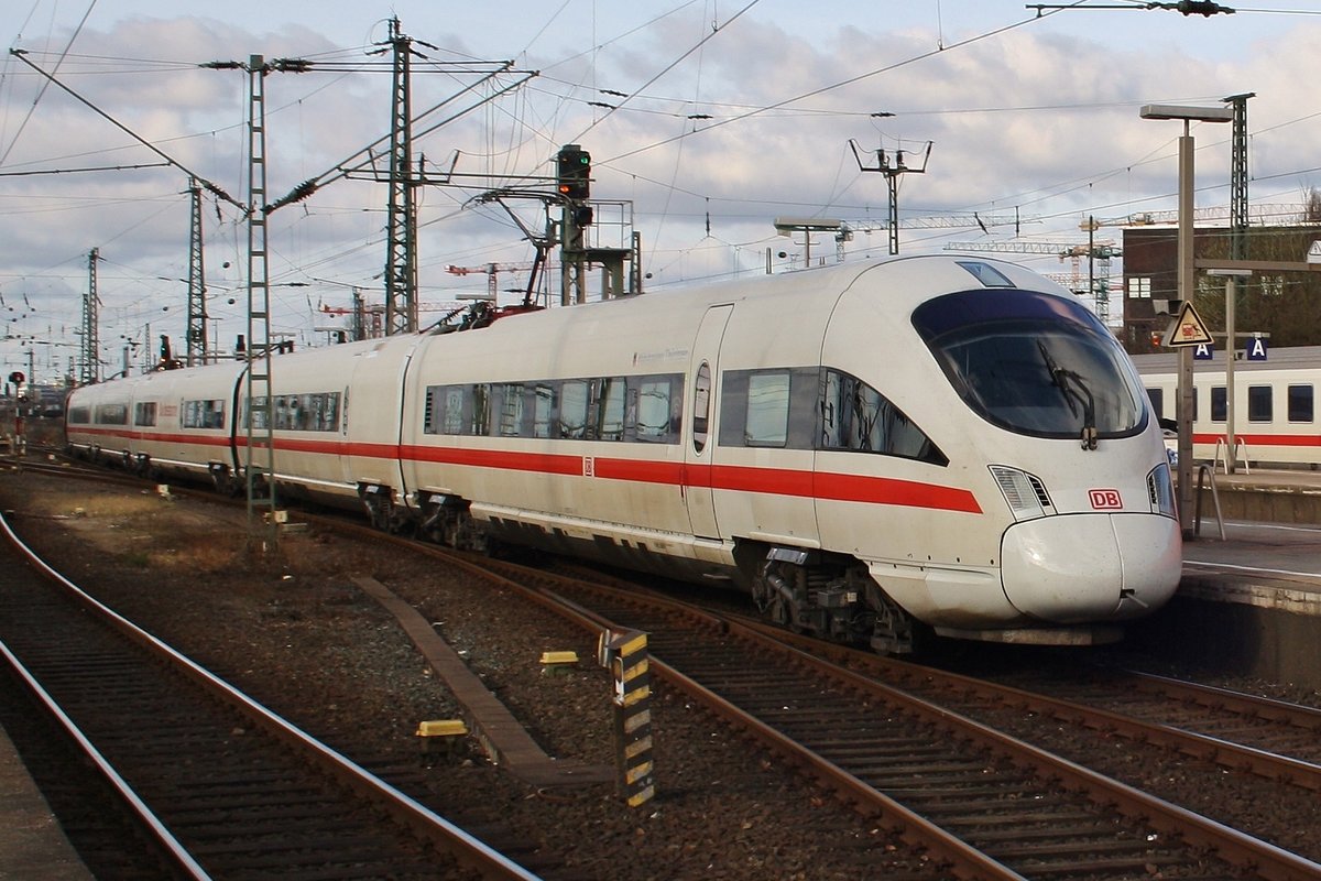411 071-4  Mühlhausen/Thüringen  verlässt am 25.3.2017 als ICE1517 nach München Hauptbahnhof den Bahnhof Hamburg-Altona.