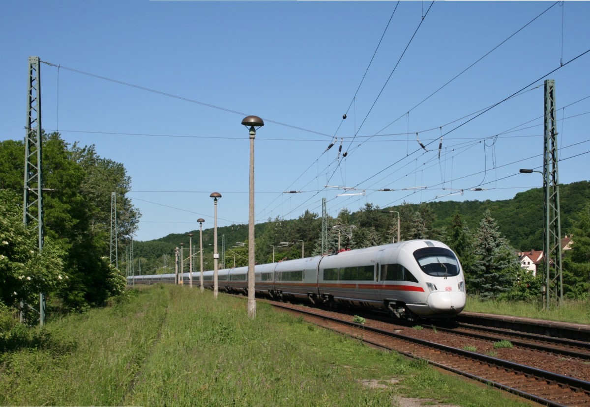 411 071 als ICE 1606 (Mnchen–Warnemnde) am 04.06.2010 in Leiling