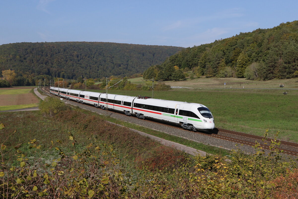 411 082  Mainz  war am 12. Oktober 2022 bei Harrbach in Richtung Würzburg unterwegs.