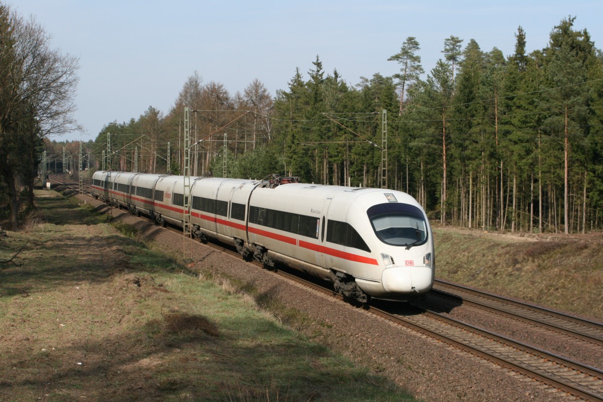 411 083 als ICE 1181 (Hamburg-Altona–M�nchen Hbf) am 02.04.2011 zwischen Unterl�� und Eschede