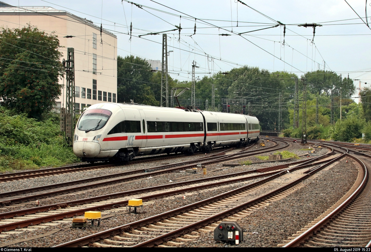 411 507-7 (Tz 1107  Pirna ) als ICE 1585 (Linie 26) von Hamburg-Altona nach Göttingen erreicht Hamburg Hbf auf Gleis 12.
Aufgenommen von Bahnsteig 7/8.
[5.8.2019 | 15:23 Uhr]