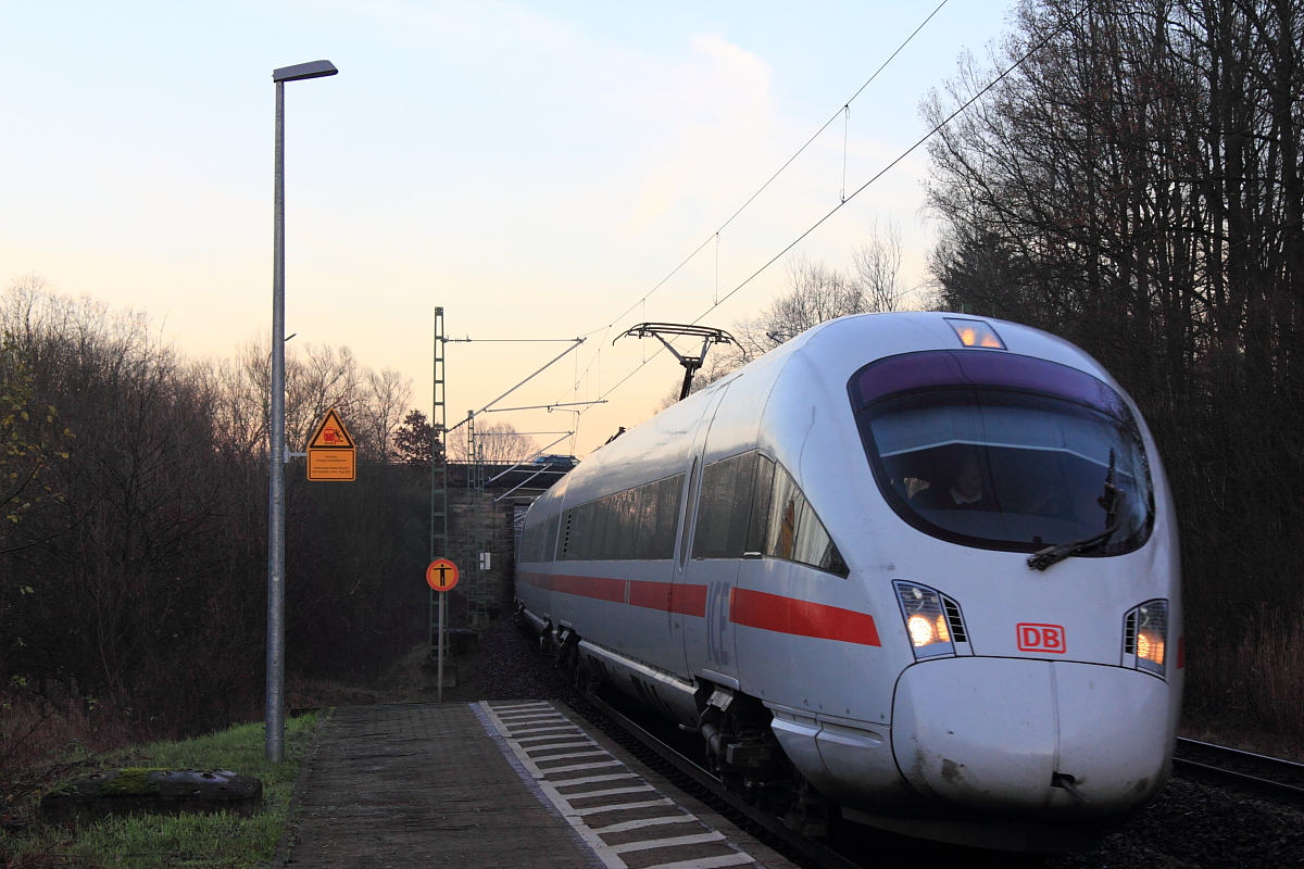 411 526-7  Leipzig  in Michelau am 08.12.2015.