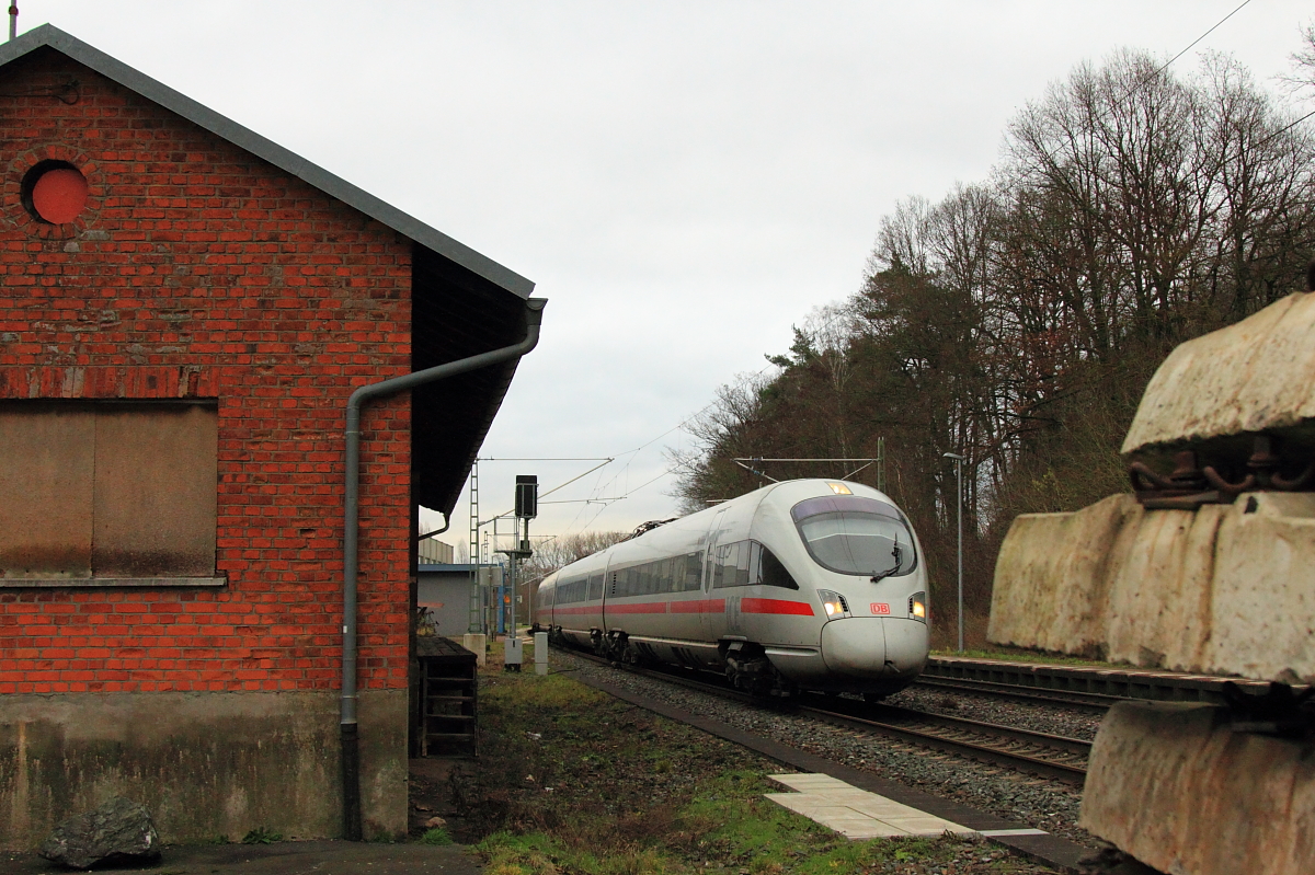 411 526-7  Leipzig  in Michelau/ Oberfranken am 23.12.2015.