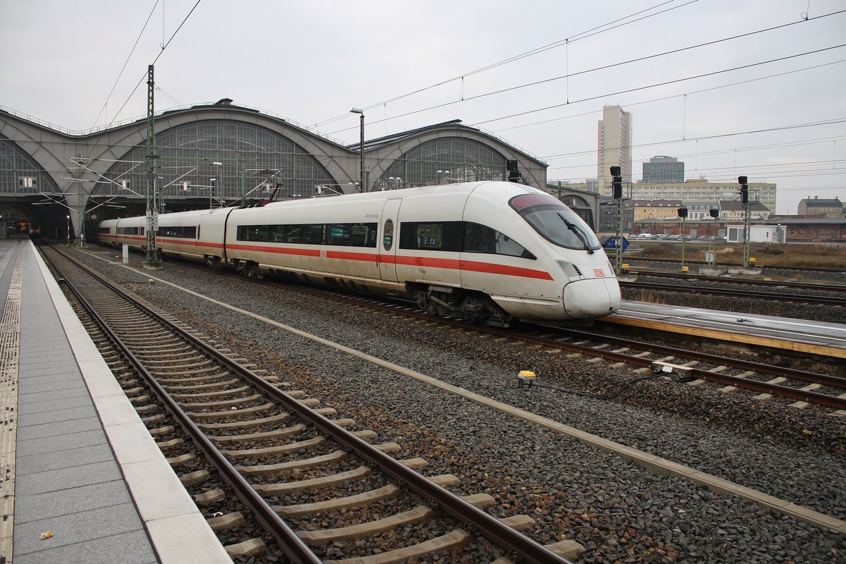 411 553-1  Ilmenau  erreicht am 27.1.2018 als ICE1553 von Erfurt Hauptbahnhof nach Dresden Hauptbahnhof den Leipziger Hauptbahnhof. 