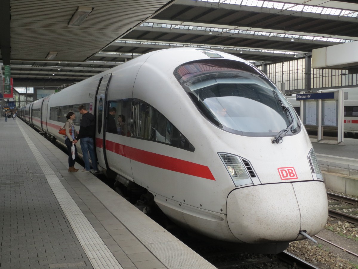 411 576-2 am 30. August 2014 im Bahnhof München Hbf