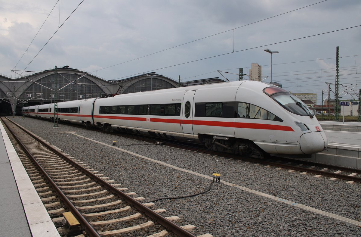 411 577-0  Rathenow  und 415 020-7  Gotha  stehen am 13.5.2017 als ICE1559 von Wiesbaden Hauptbahnhof nach Dresden Hauptbahnhof im Leipziger Hauptbahnhof. 