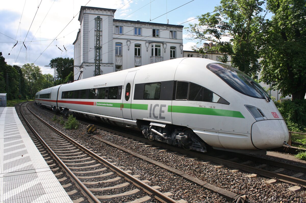411 578-8  Ostseebad Warnemünde  macht sich am 21.06.2021 als ICE27 von Dortmund Hauptbahnhof nach Wien Hauptbahnhof in Bonn Hauptbahnhof auf den Weg.