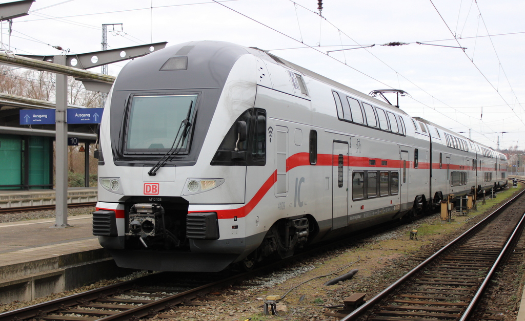 4110 109-4 stand am Morgen des 08.03.2020 als 1.Fahrplanmäßiger IC kurz nach der Ankuft aus Berlin-Südkreuz im Rostocker Hbf.