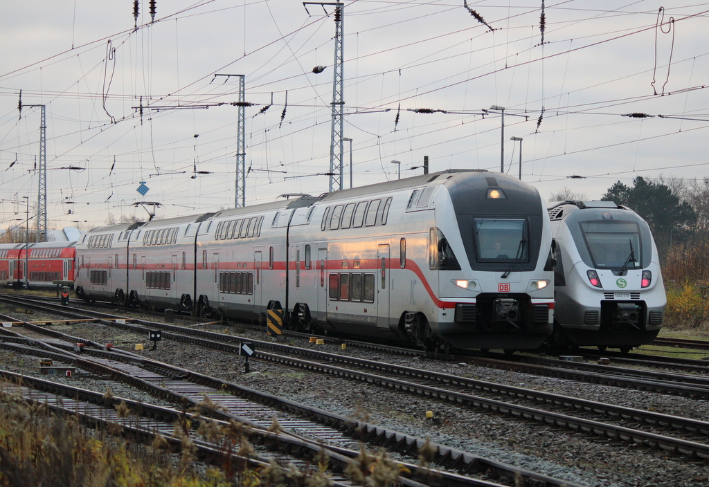 4110 110-2 als IC 94(Wien-Warnemünde)bei der Einfahrt im Rostocker Hbf.28.11.2020
