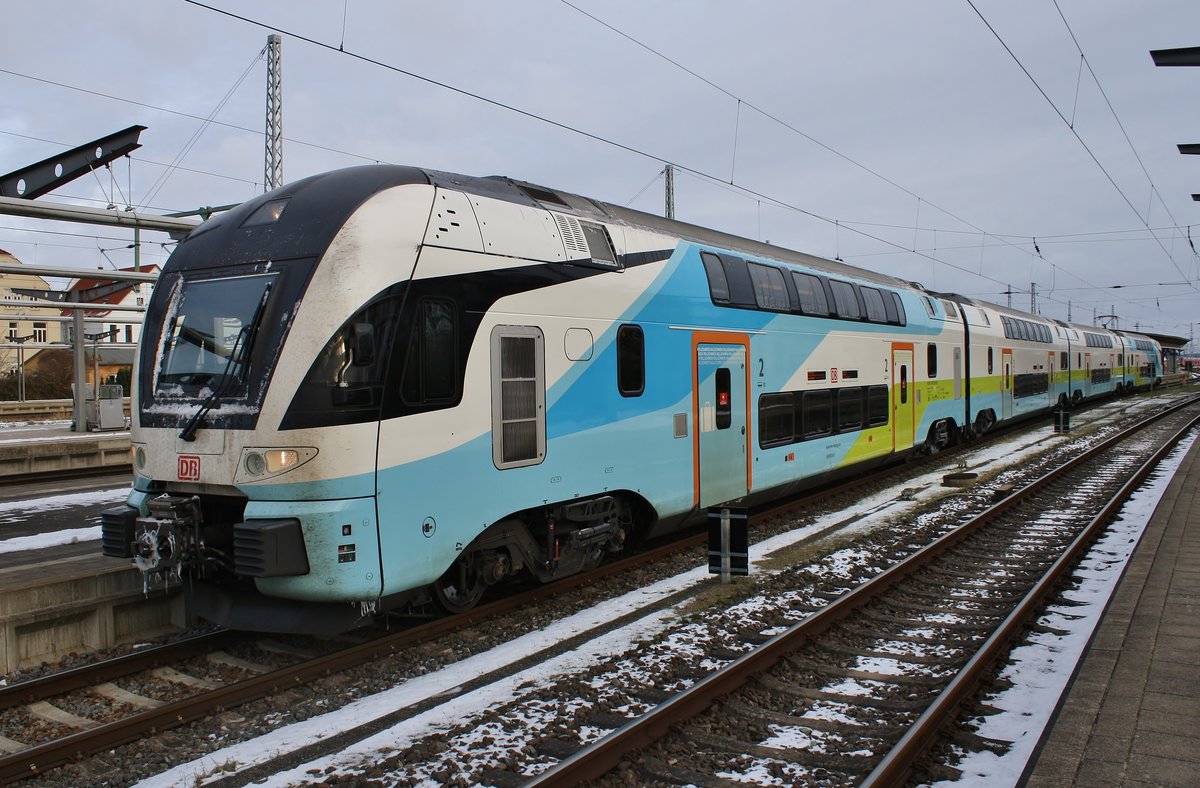 4110 112-8 steht am 08.02.2021 als IC2178 von Dresden Hauptbahnhof nach Warnemünde im Rostocker Hauptbahnhof. 
