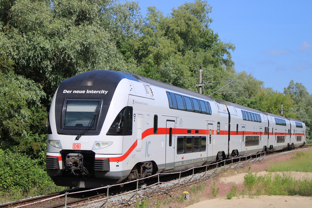 4110 117-7 als IC 2177(Warnemünde-Dresden)bei der Durchfahrt in Rostock-Evershagen.14.06.2020