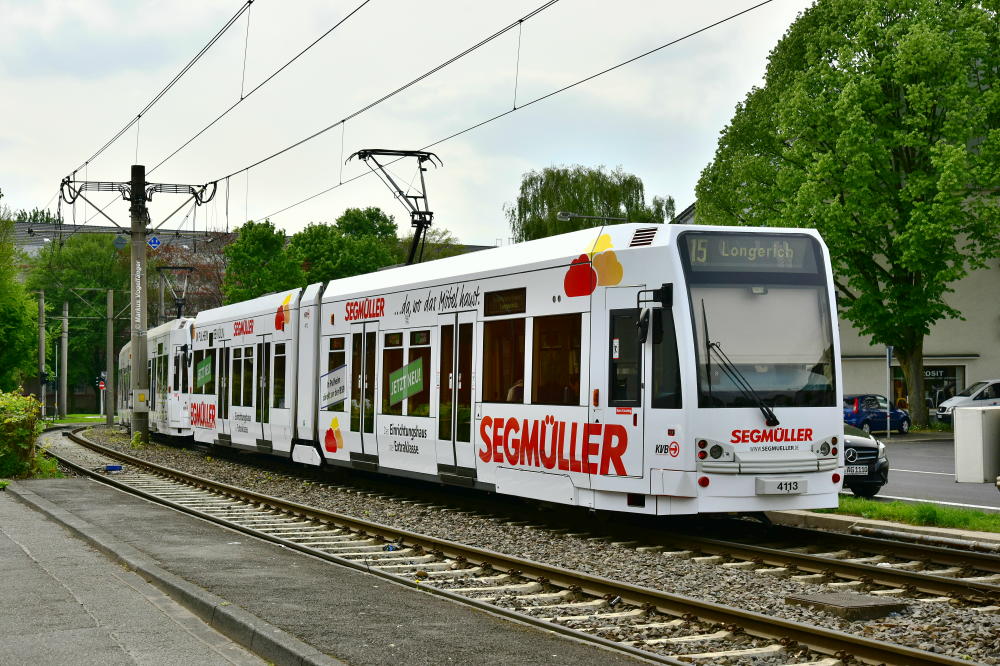 4113 mit neuer Ganzreklame  Segmüller  auf der Wilhelm-Sollmann-Straße. (24.04.2017)