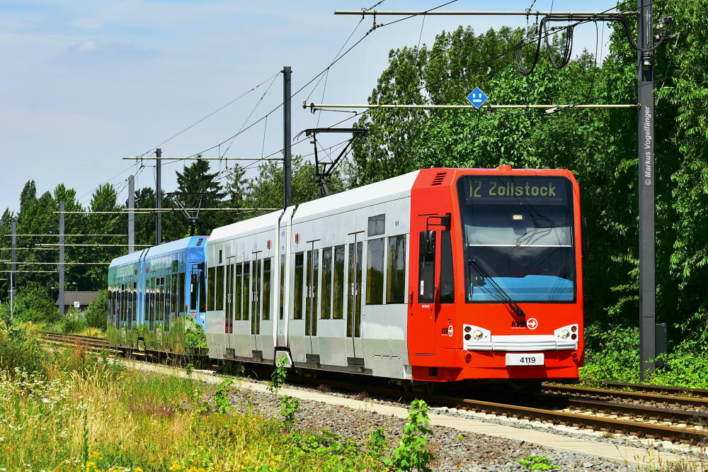 4119 wurde in die aktuellen KVB-Farben umlackiert.
Hier zu sehen in Merkenich am 15.06.2017.
