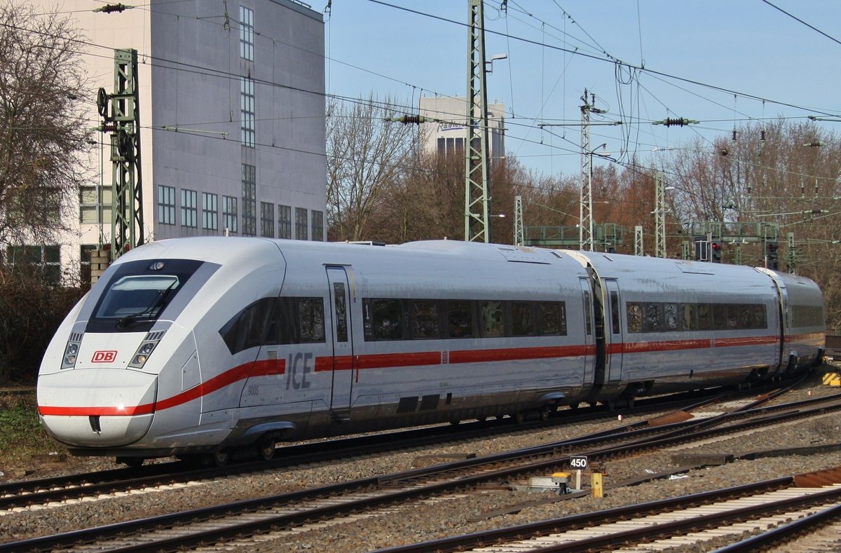 412 005-8 erreicht am Vormittag des 25.3.2017 als ICE787 von Hamburg-Altona nach München Hauptbahnhof den Hamburger Hauptbahnhof.